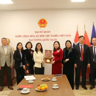 Đại sứ Việt Nam tại Na Uy Lê Thị Thu tiếp Đoàn công tác tỉnh Ninh Bình