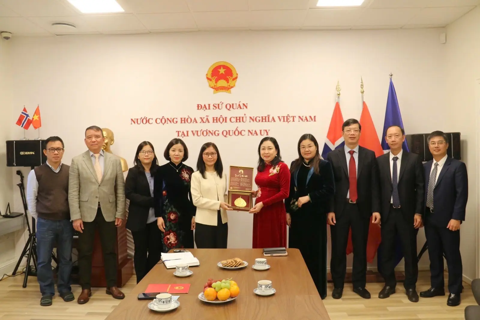 Đại sứ Việt Nam tại Na Uy Lê Thị Thu tiếp Đoàn công tác tỉnh Ninh Bình